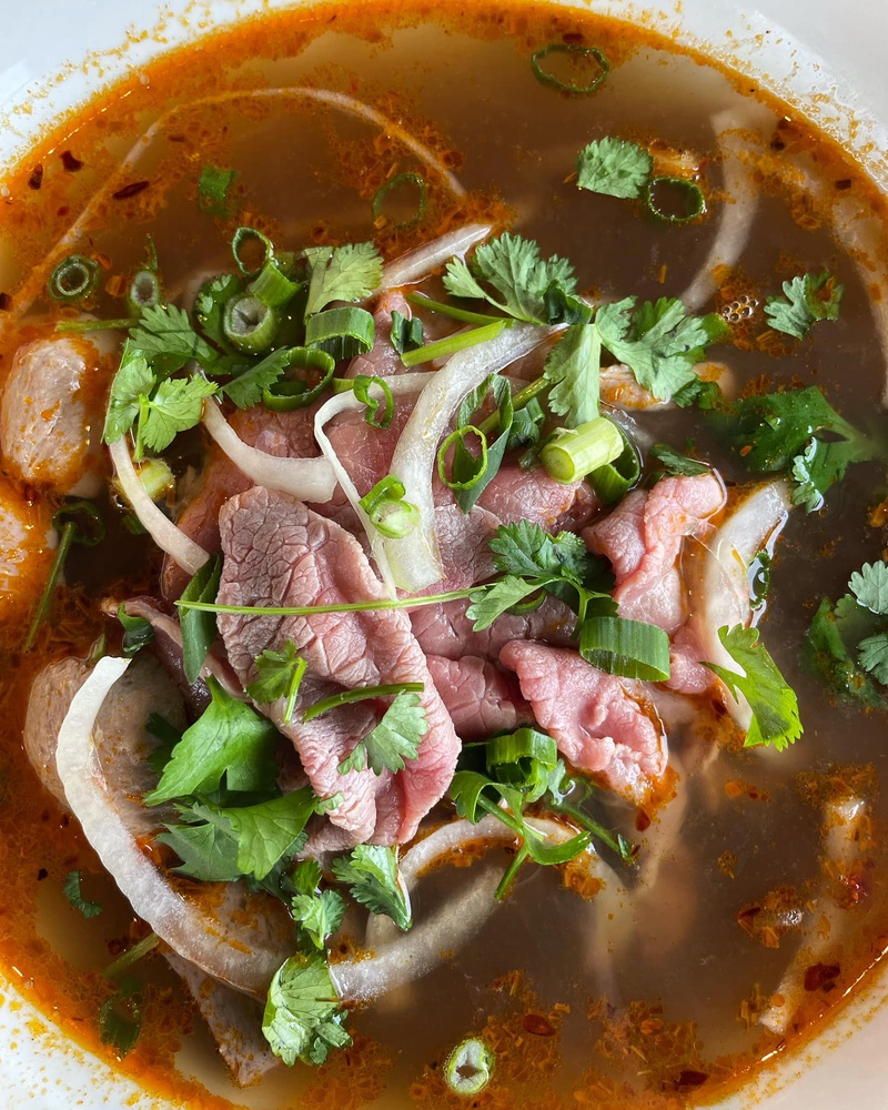 Why is Pho a beneficial Vietnamese dish?